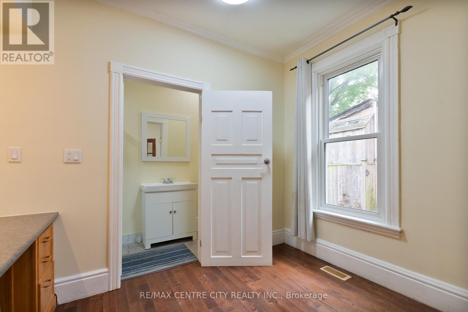 79 Scott Street, St. Thomas, Ontario  N5P 1L1 - Photo 12 - X12360337