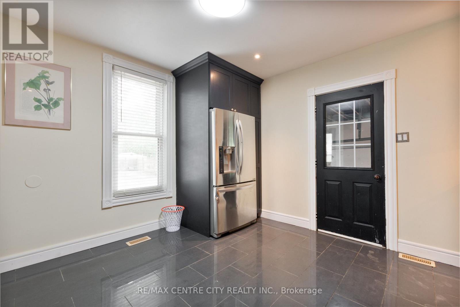 79 Scott Street, St. Thomas, Ontario  N5P 1L1 - Photo 16 - X12360337