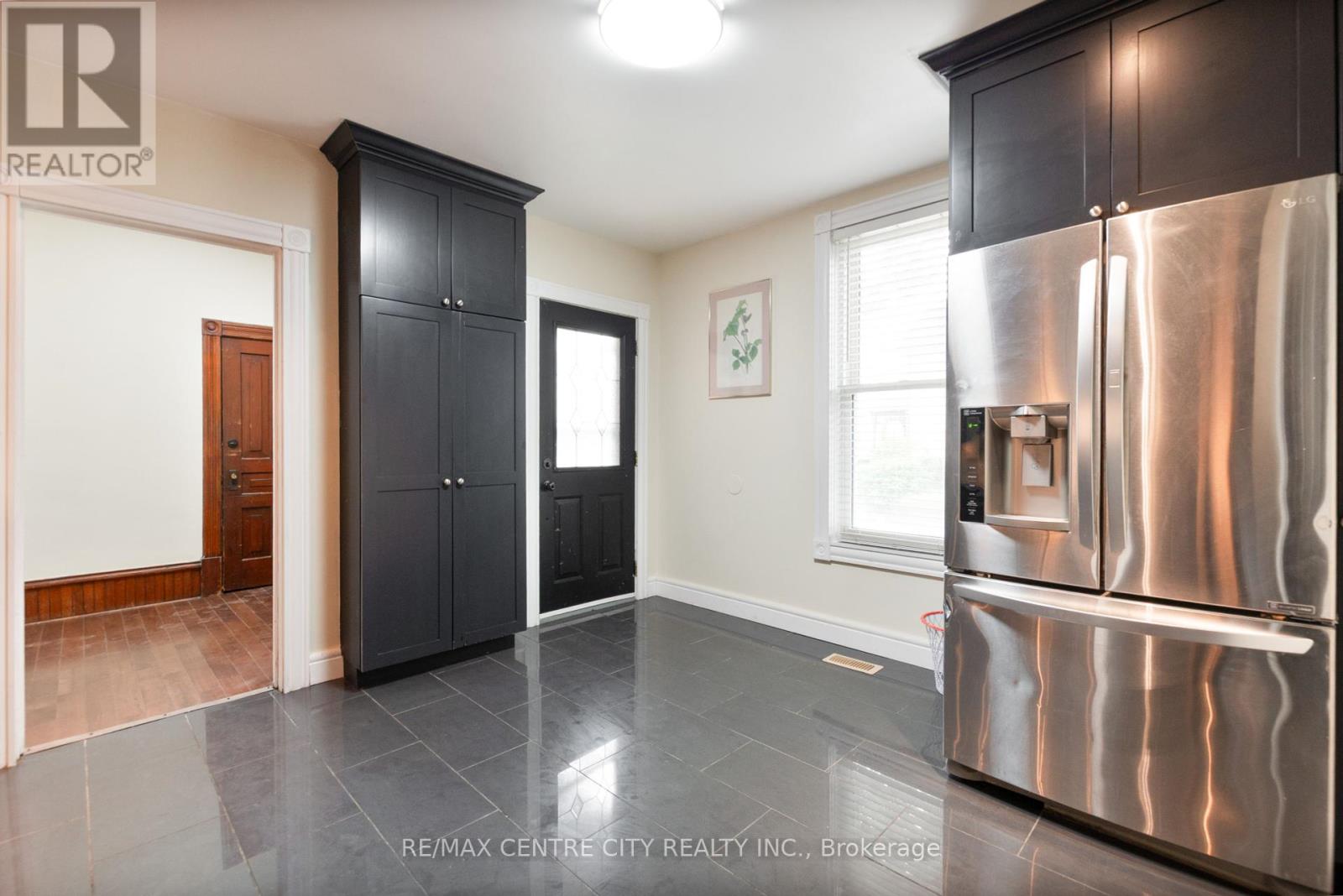 79 Scott Street, St. Thomas, Ontario  N5P 1L1 - Photo 18 - X12360337