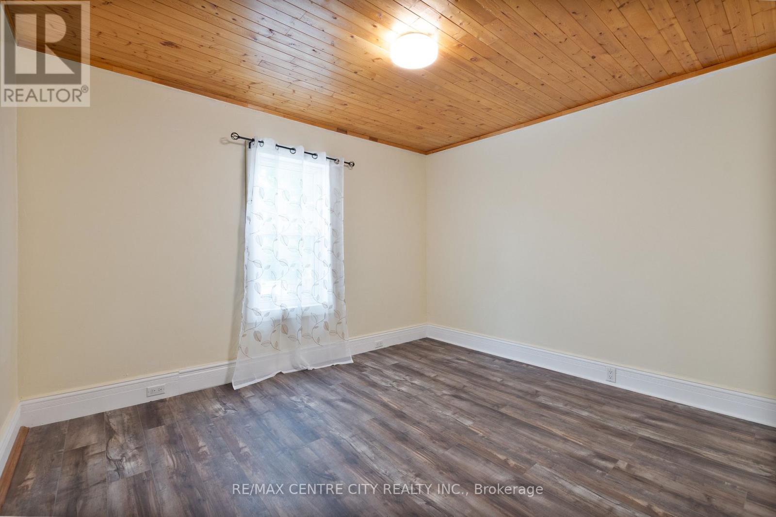 79 Scott Street, St. Thomas, Ontario  N5P 1L1 - Photo 24 - X12360337