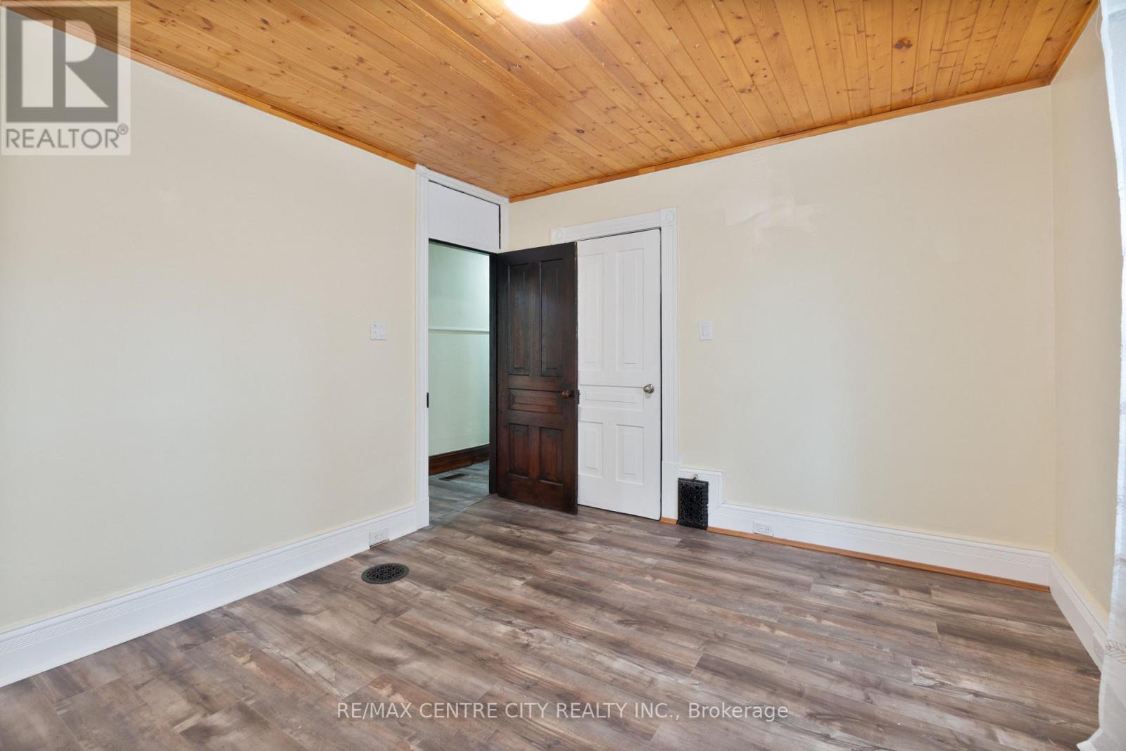 79 Scott Street, St. Thomas, Ontario  N5P 1L1 - Photo 25 - X12360337