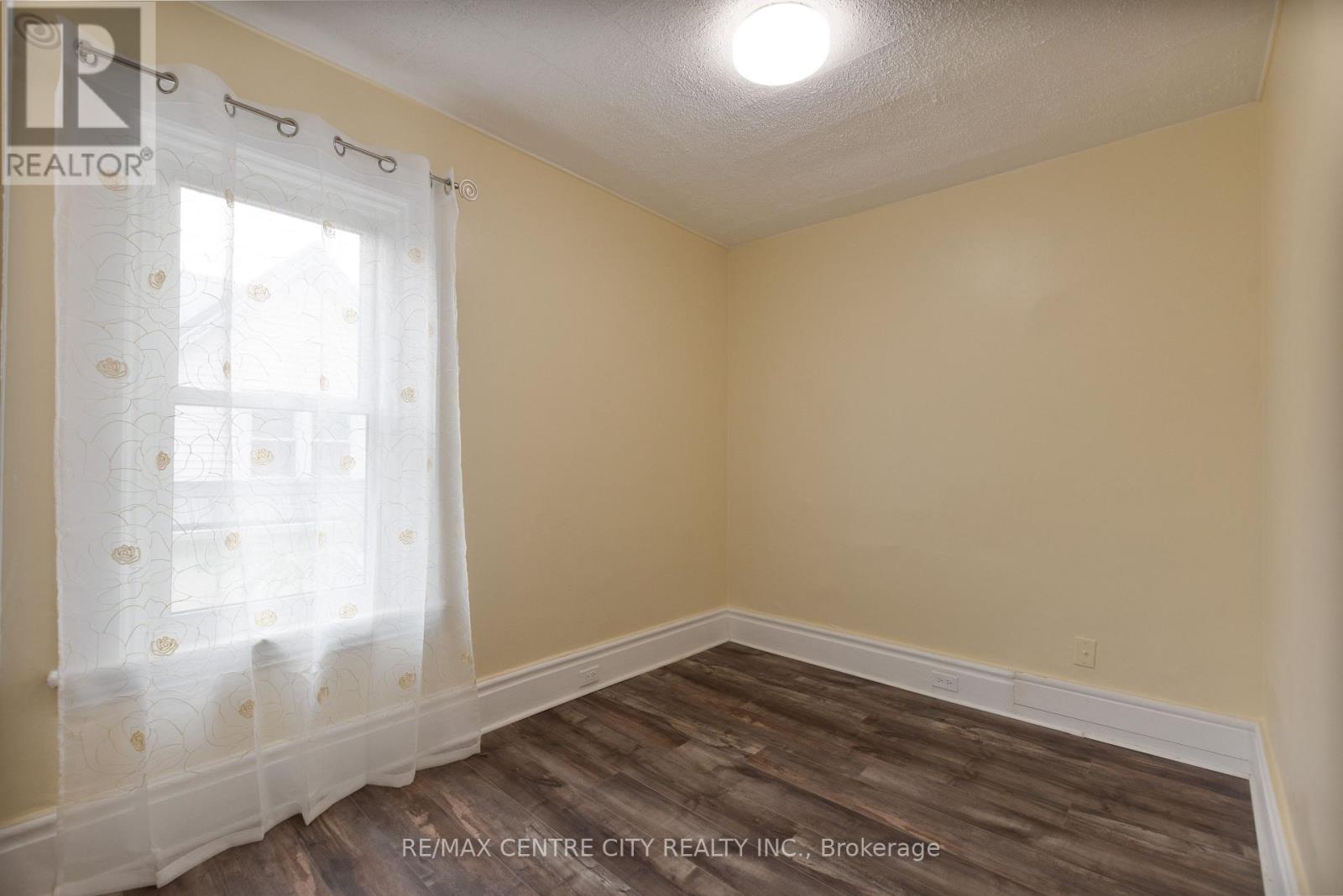 79 Scott Street, St. Thomas, Ontario  N5P 1L1 - Photo 26 - X12360337