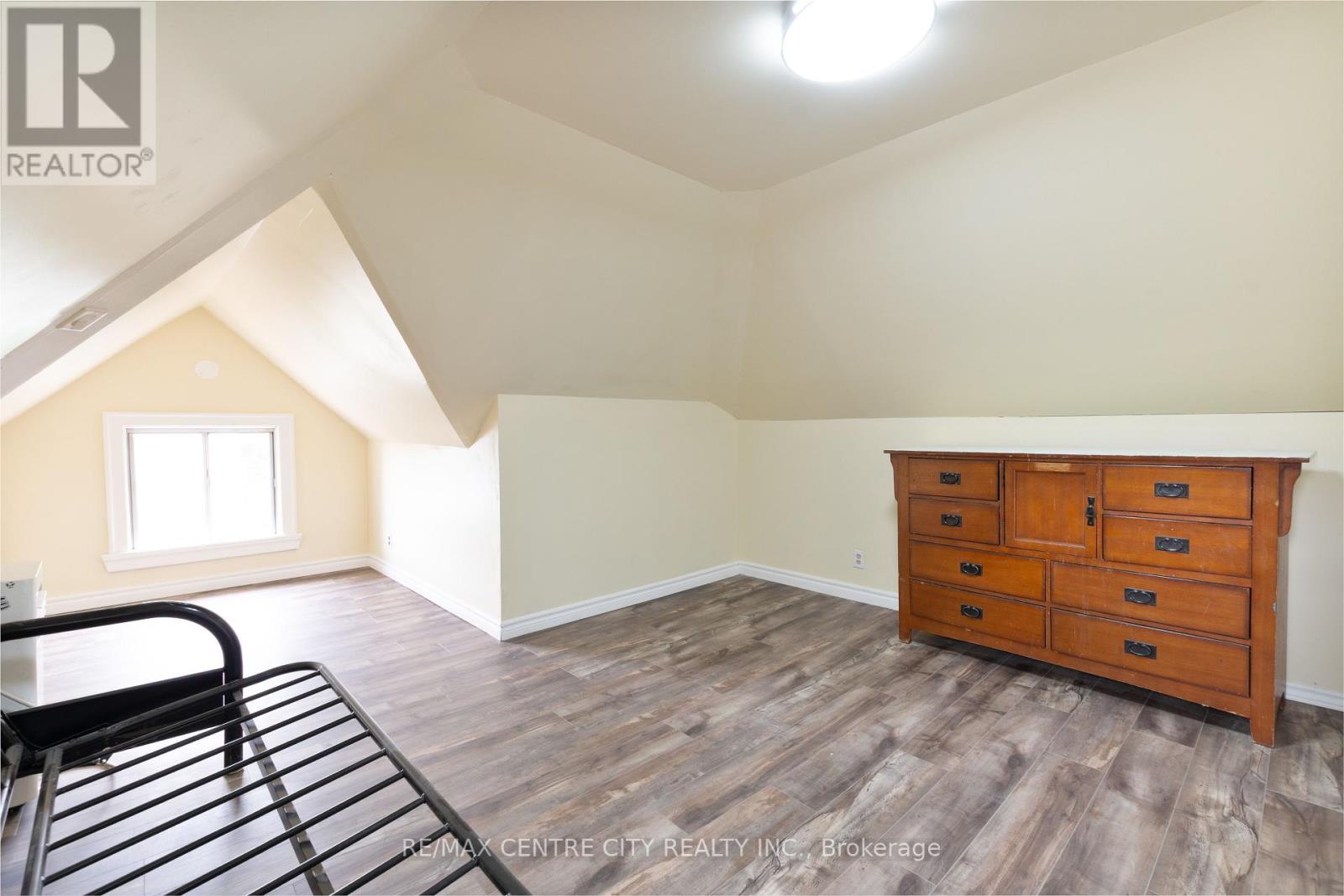 79 Scott Street, St. Thomas, Ontario  N5P 1L1 - Photo 32 - X12360337