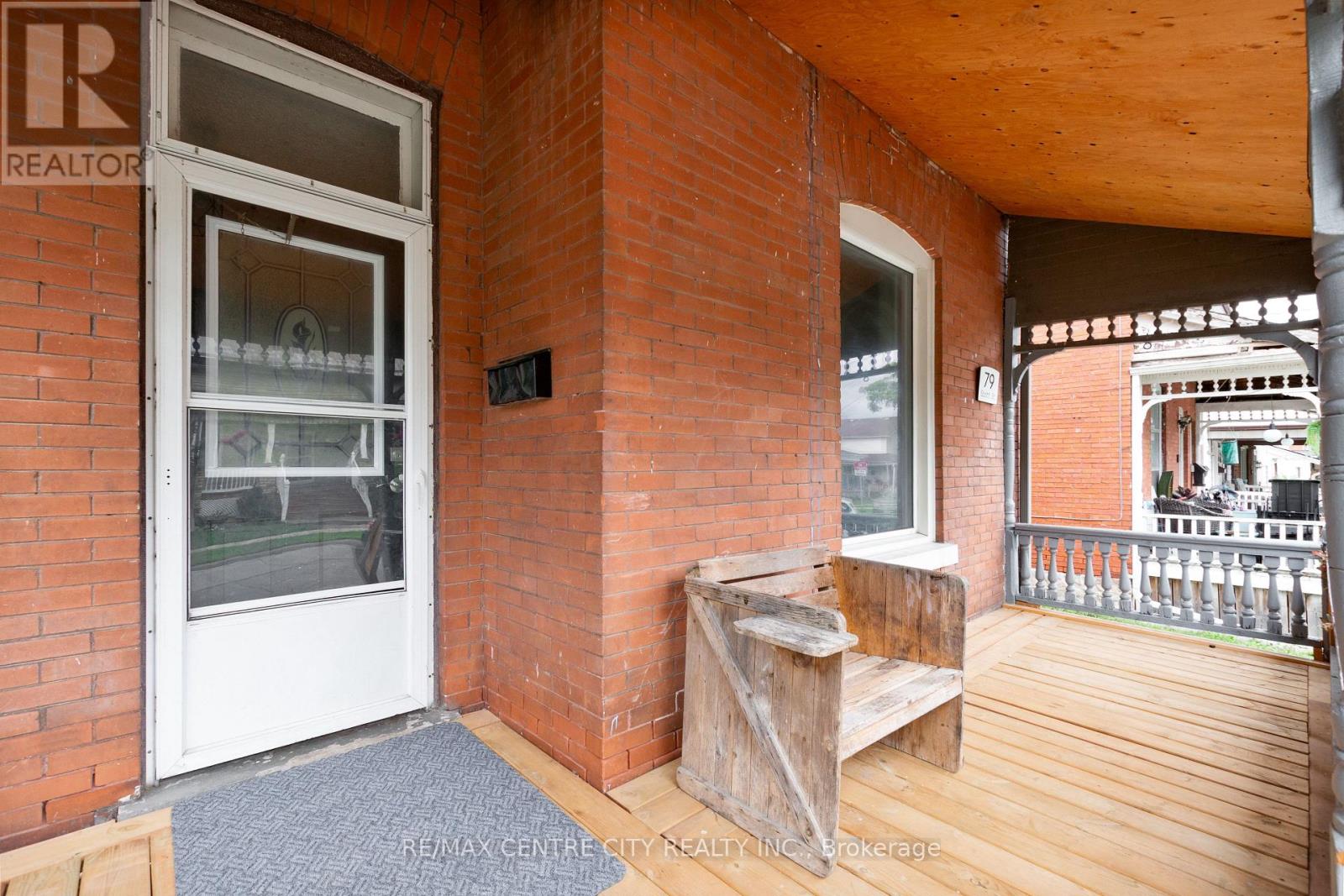 79 Scott Street, St. Thomas, Ontario  N5P 1L1 - Photo 5 - X12360337