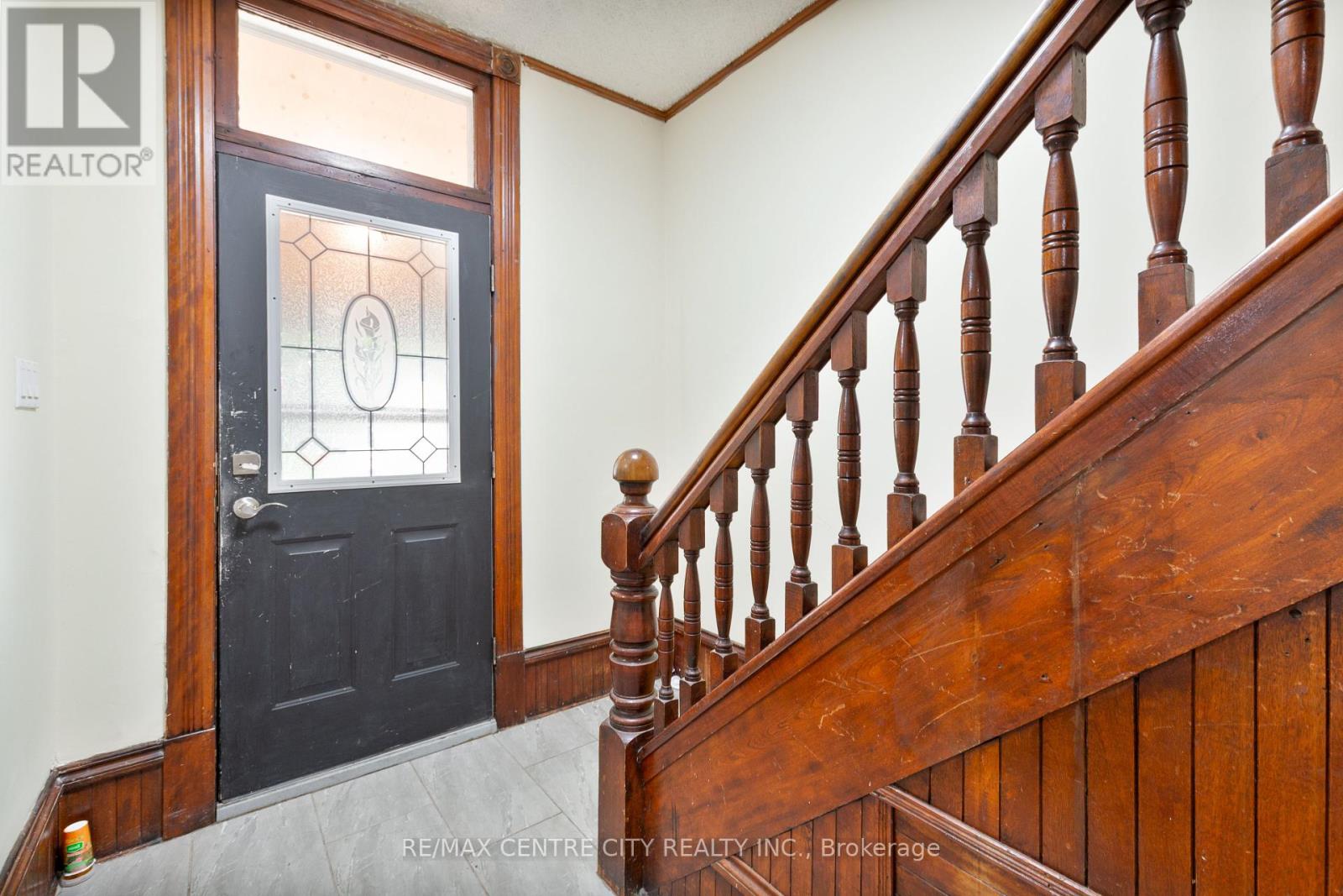 79 Scott Street, St. Thomas, Ontario  N5P 1L1 - Photo 6 - X12360337