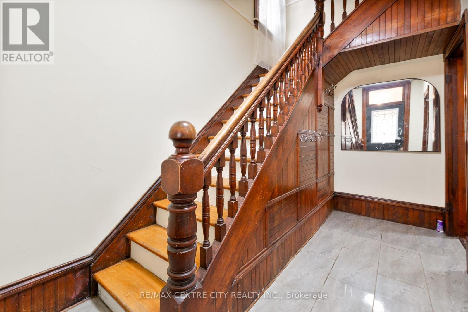 79 Scott Street, St. Thomas, Ontario  N5P 1L1 - Photo 7 - X12360337