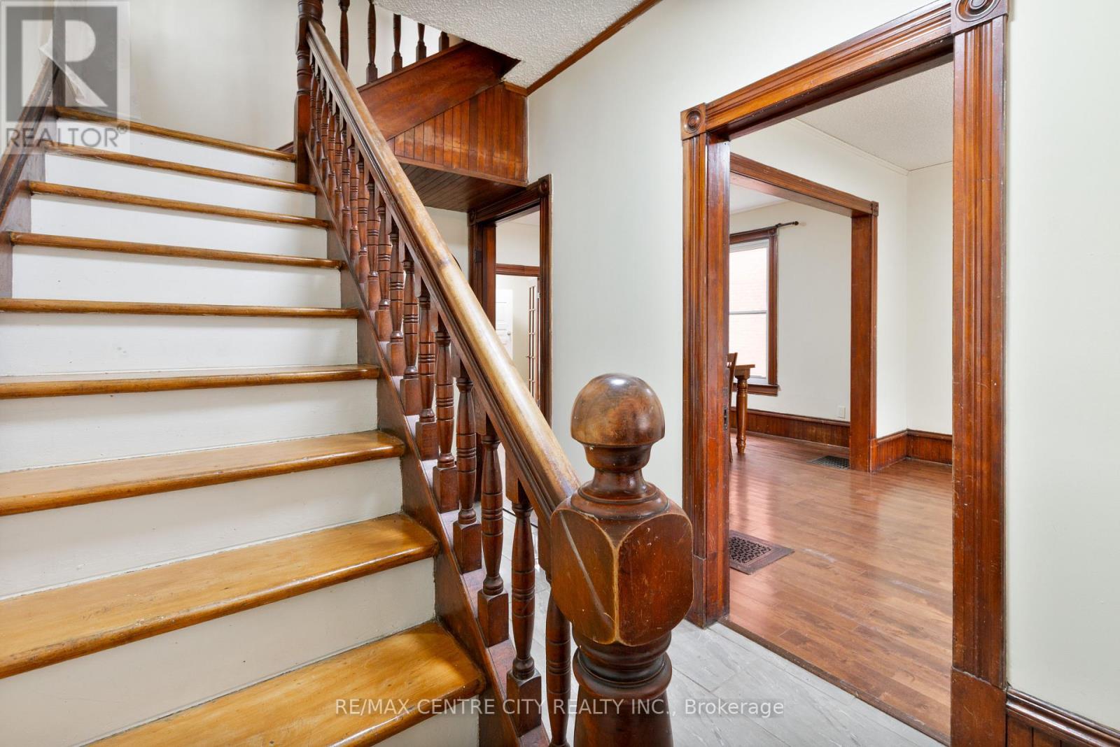 79 Scott Street, St. Thomas, Ontario  N5P 1L1 - Photo 8 - X12360337
