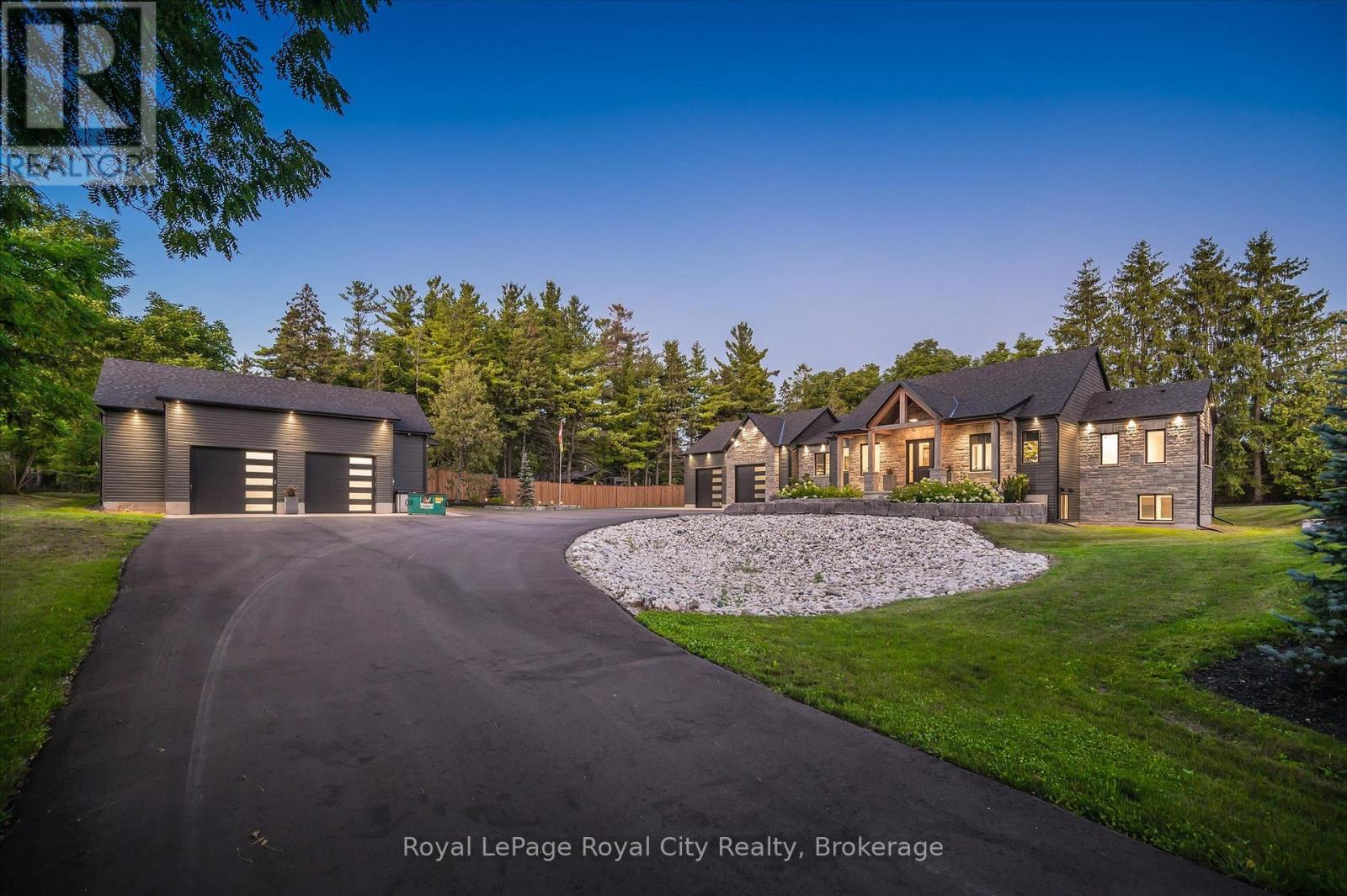 15 Farnham Road, Puslinch, Ontario  N0B 2J0 - Photo 1 - X12360333
