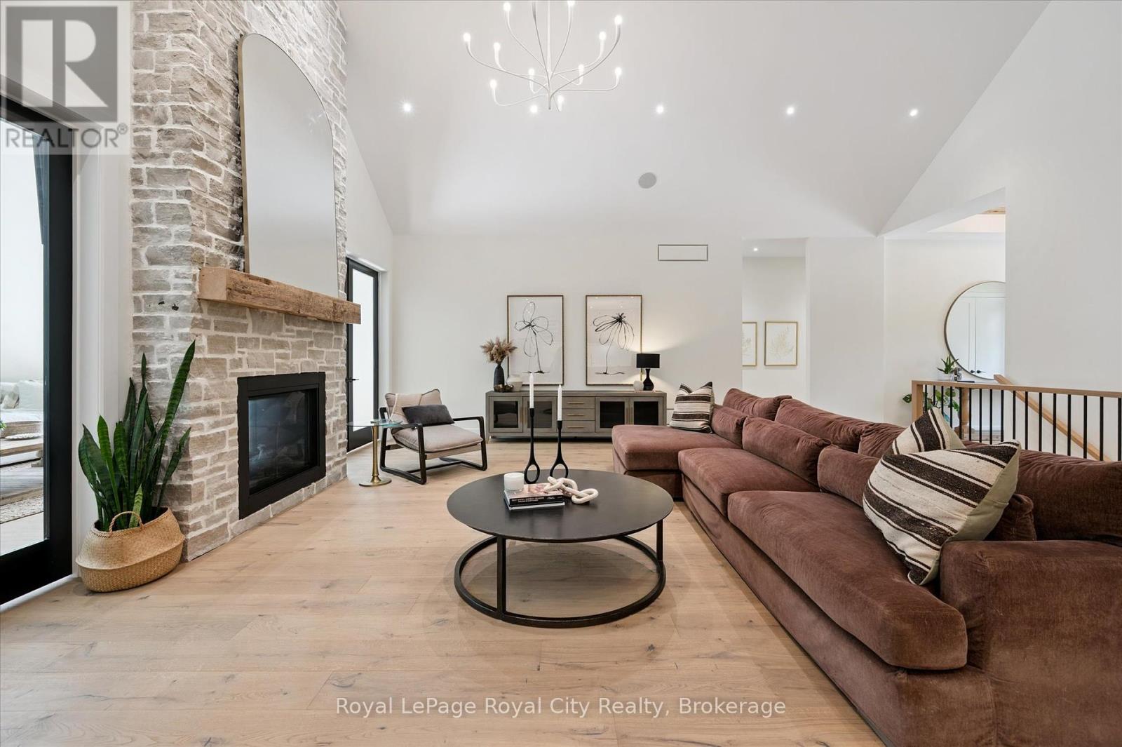 15 Farnham Road, Puslinch, Ontario  N0B 2J0 - Photo 10 - X12360333