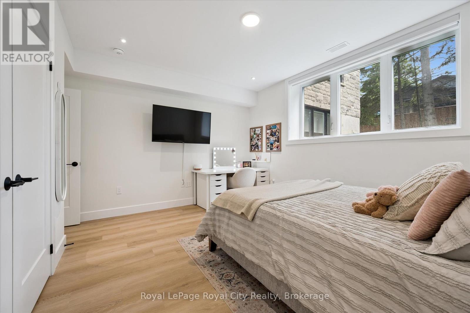 15 Farnham Road, Puslinch, Ontario  N0B 2J0 - Photo 32 - X12360333