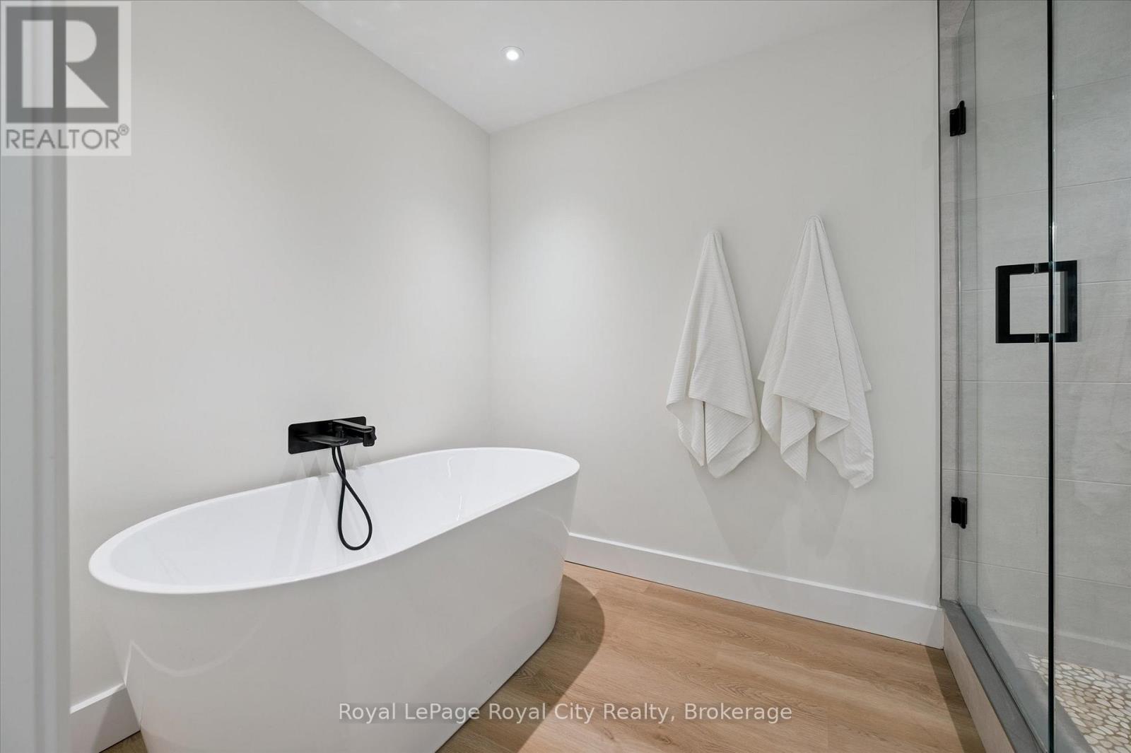 15 Farnham Road, Puslinch, Ontario  N0B 2J0 - Photo 36 - X12360333