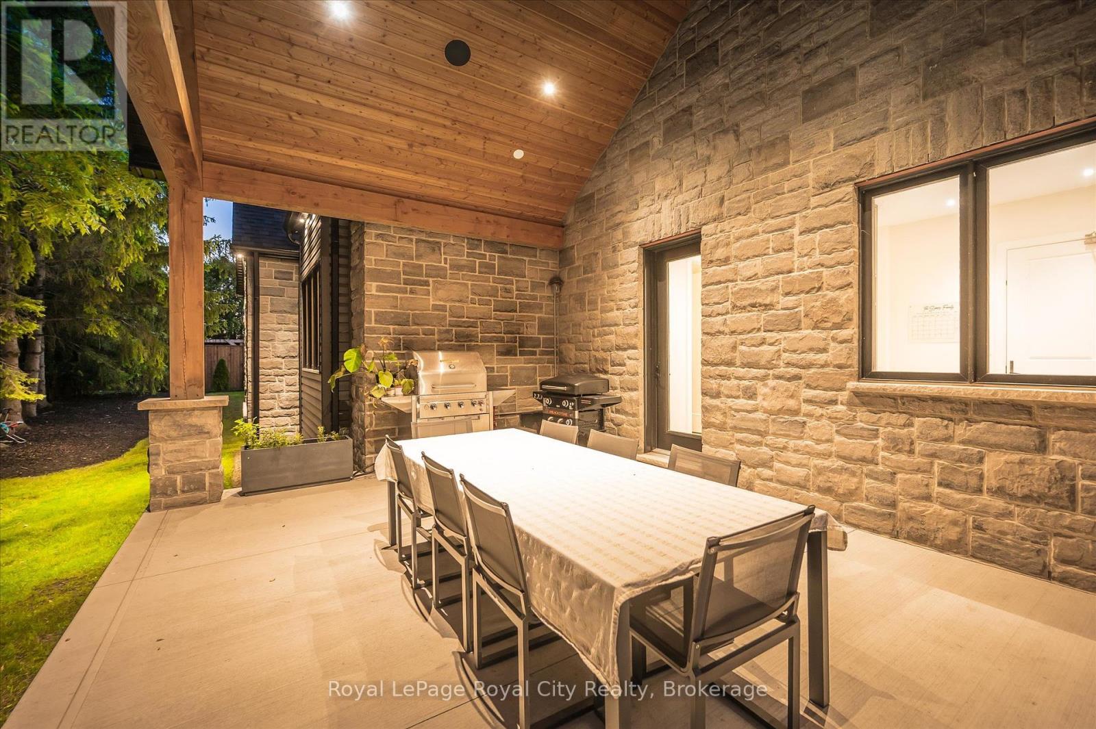15 Farnham Road, Puslinch, Ontario  N0B 2J0 - Photo 4 - X12360333