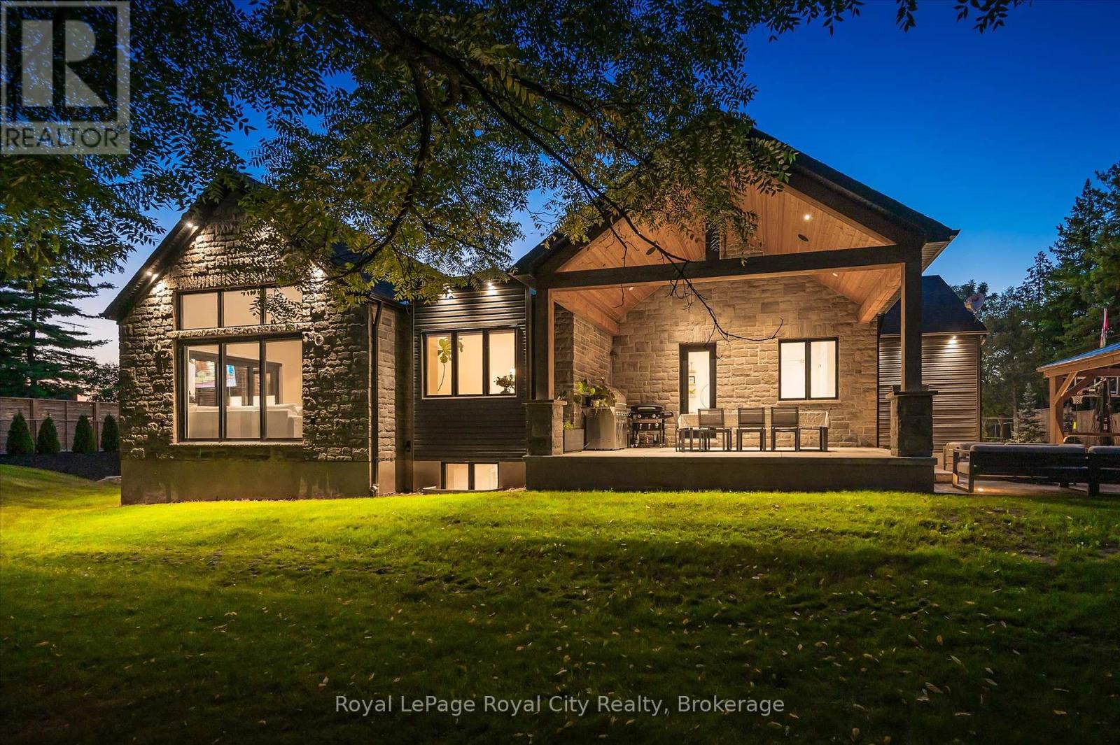 15 Farnham Road, Puslinch, Ontario  N0B 2J0 - Photo 43 - X12360333