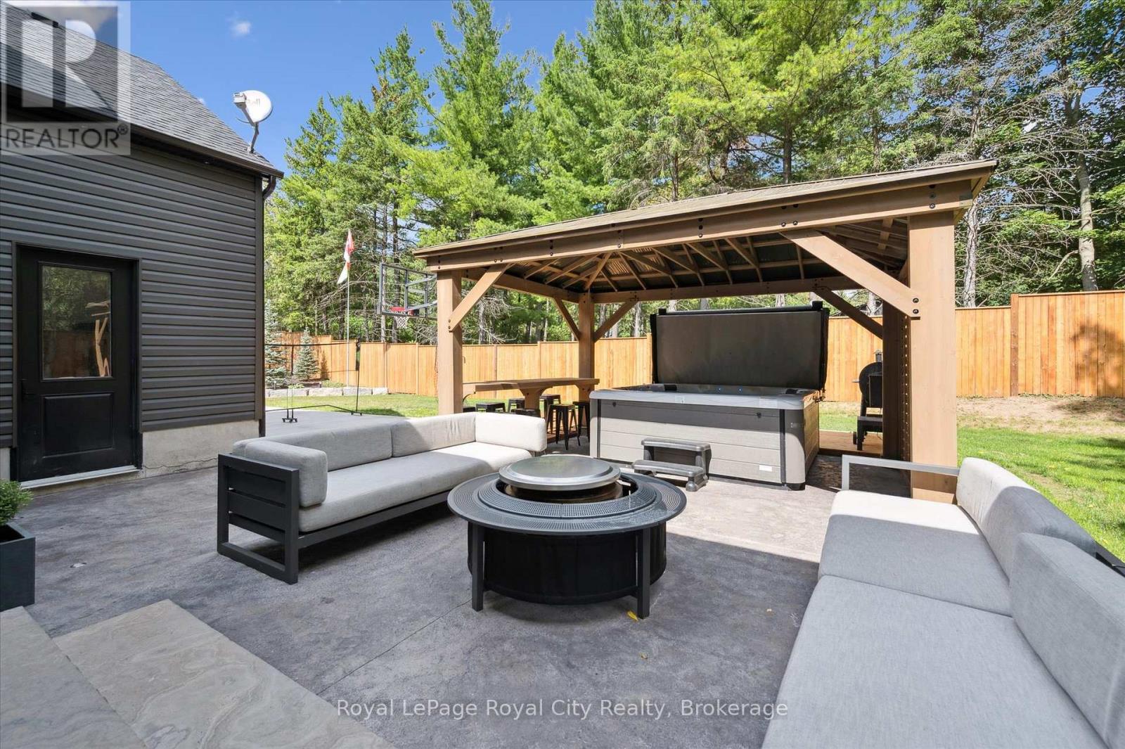 15 Farnham Road, Puslinch, Ontario  N0B 2J0 - Photo 49 - X12360333