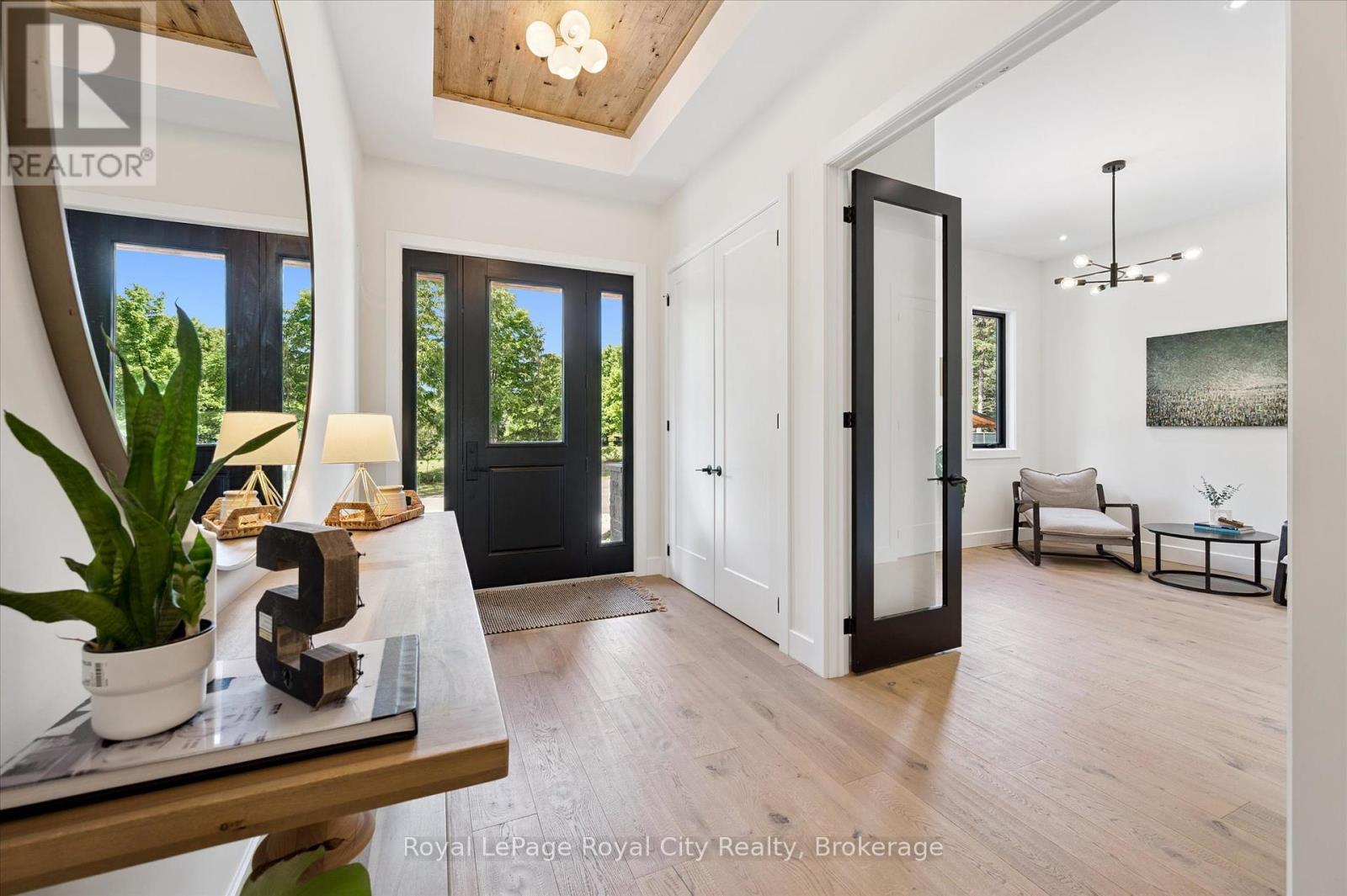 15 Farnham Road, Puslinch, Ontario  N0B 2J0 - Photo 6 - X12360333
