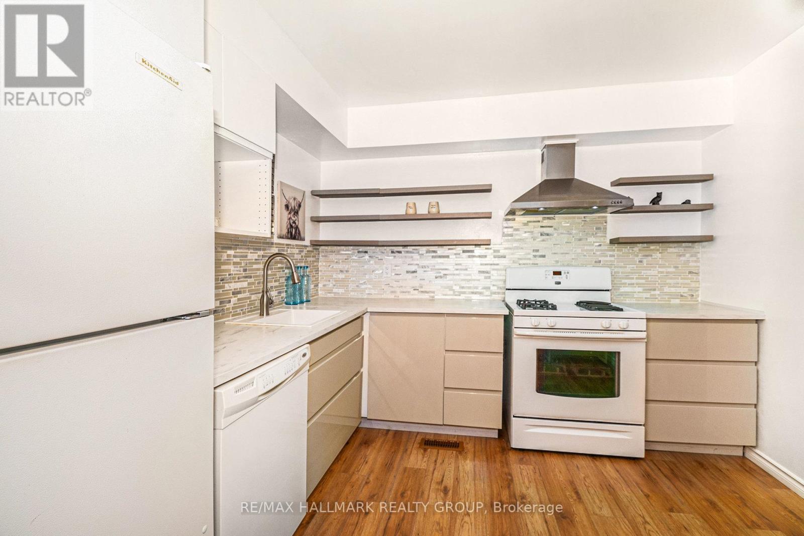 Property at 67 - 453 SANDHAMN PRIVATE image 4