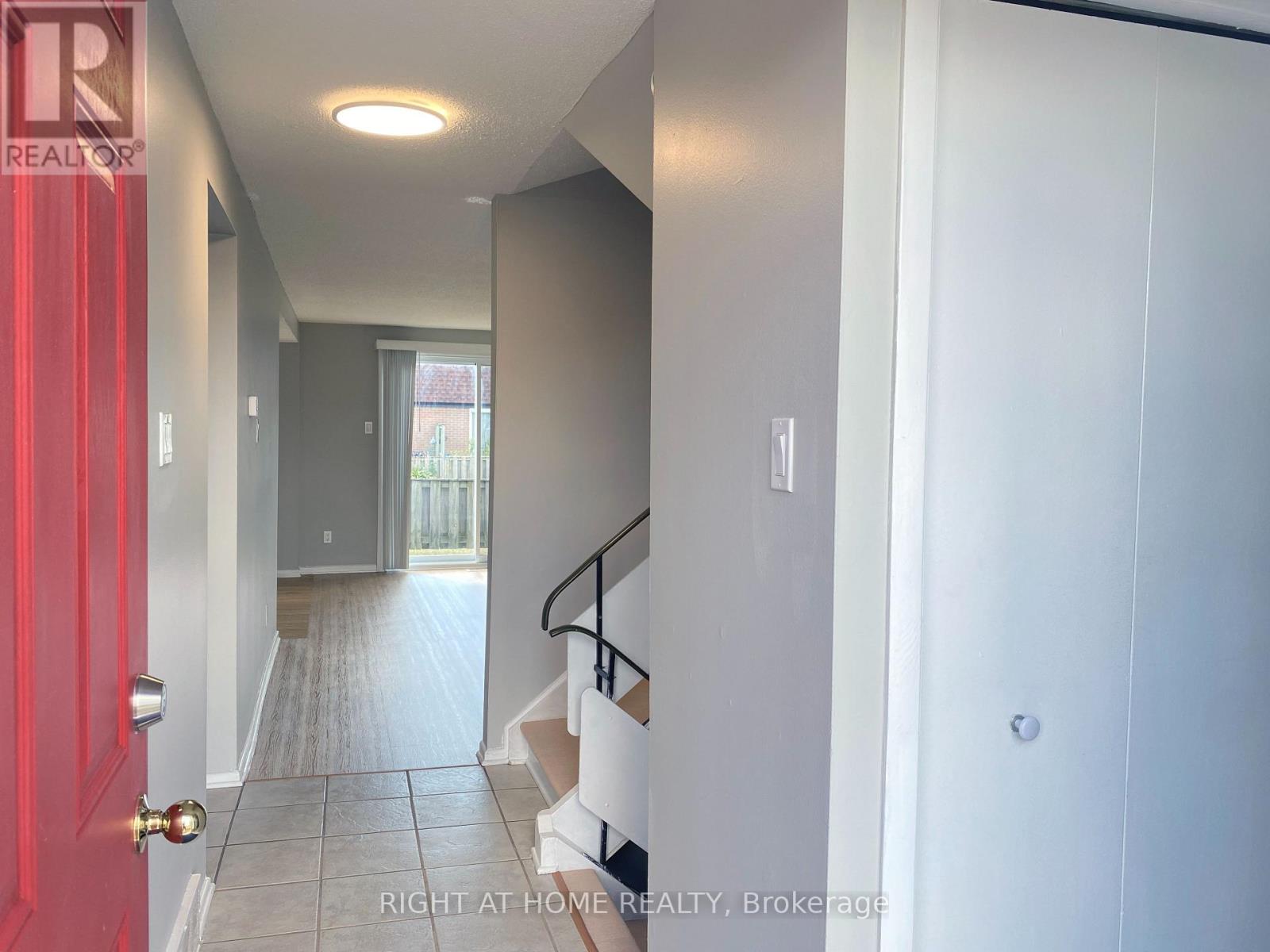 Property at 271 RIDGEPARK PRIVATE image 2