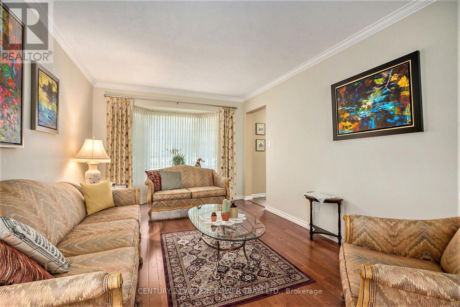 1358 Turner Crescent, Ottawa, Ontario  K1E 2Y4 - Photo 7 - X12360339
