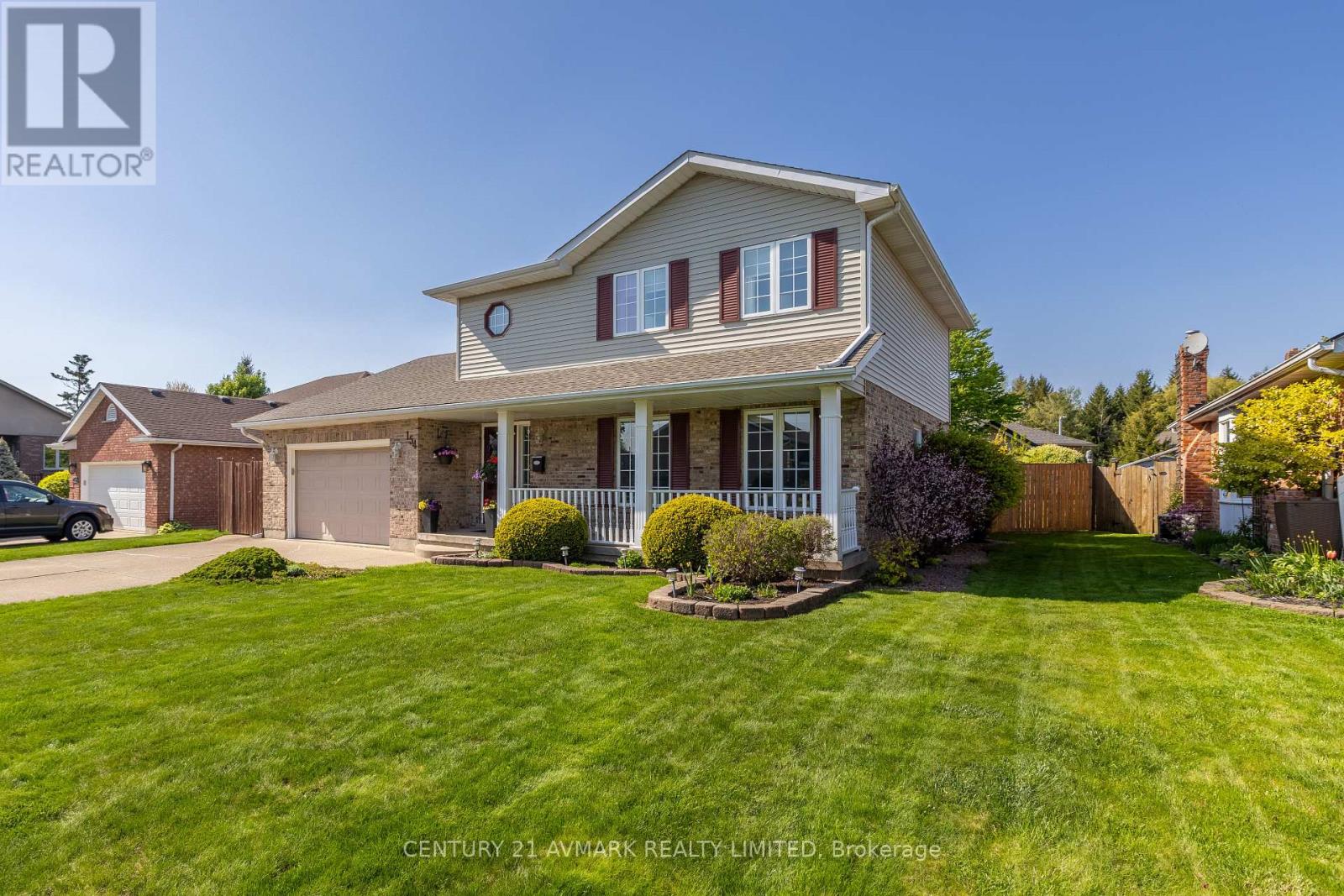 154 Michael Drive, Welland, Ontario  L3C 7B7 - Photo 2 - X12360285
