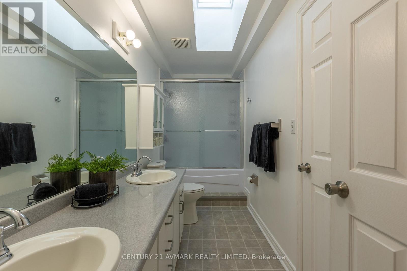 154 Michael Drive, Welland, Ontario  L3C 7B7 - Photo 29 - X12360285