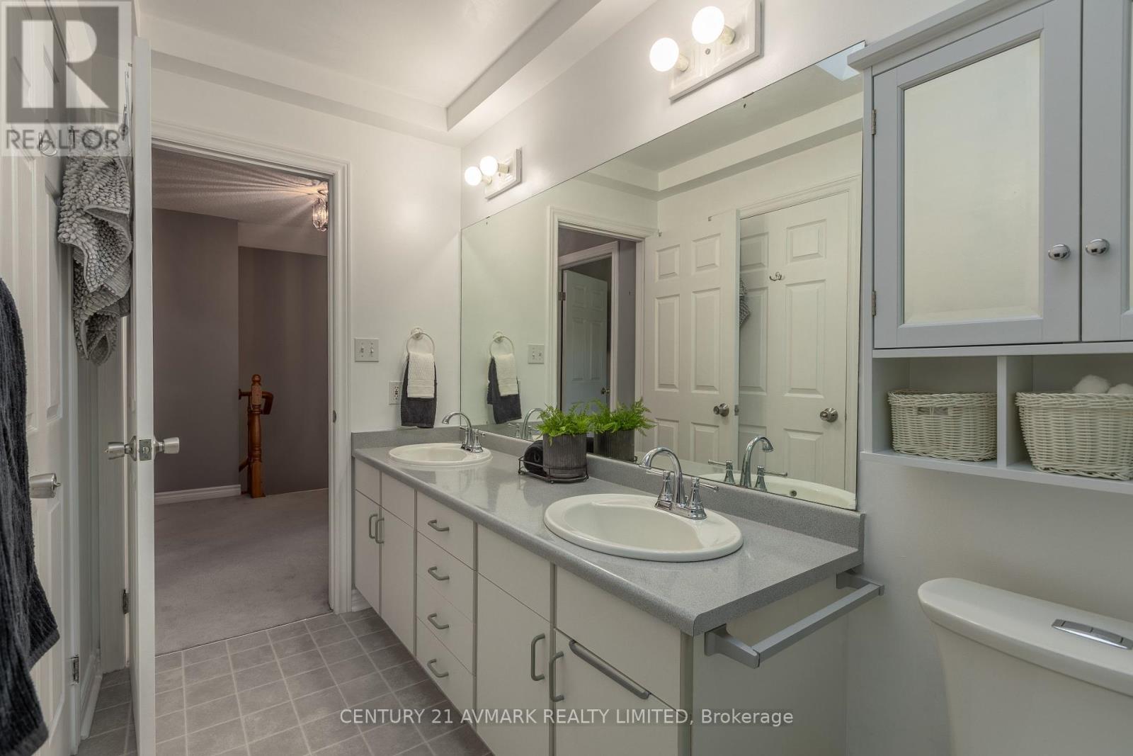 154 Michael Drive, Welland, Ontario  L3C 7B7 - Photo 30 - X12360285