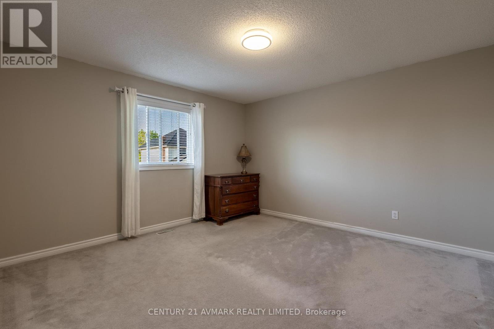 154 Michael Drive, Welland, Ontario  L3C 7B7 - Photo 32 - X12360285