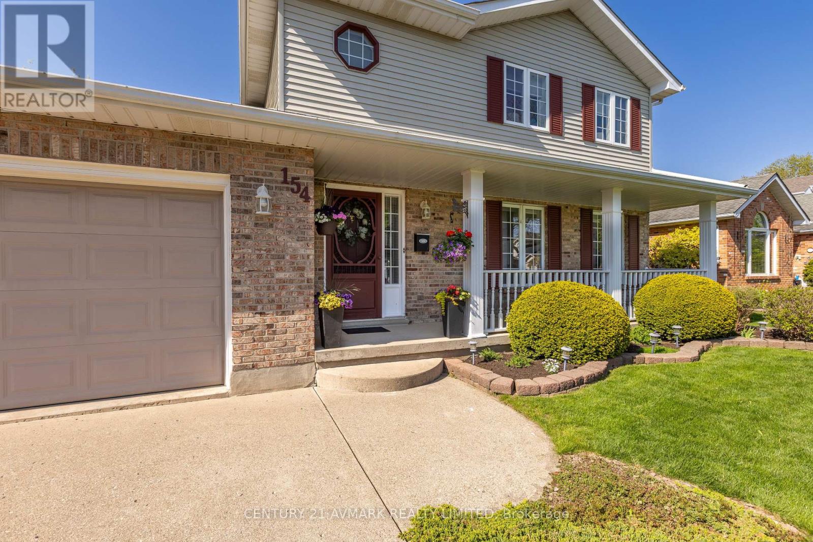 154 Michael Drive, Welland, Ontario  L3C 7B7 - Photo 4 - X12360285