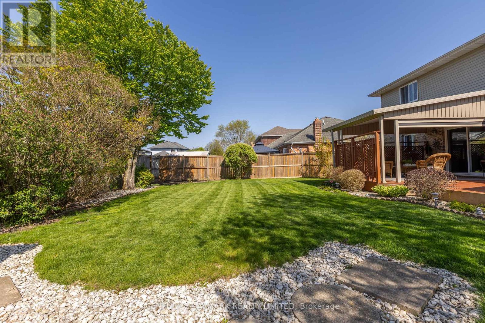 154 Michael Drive, Welland, Ontario  L3C 7B7 - Photo 7 - X12360285