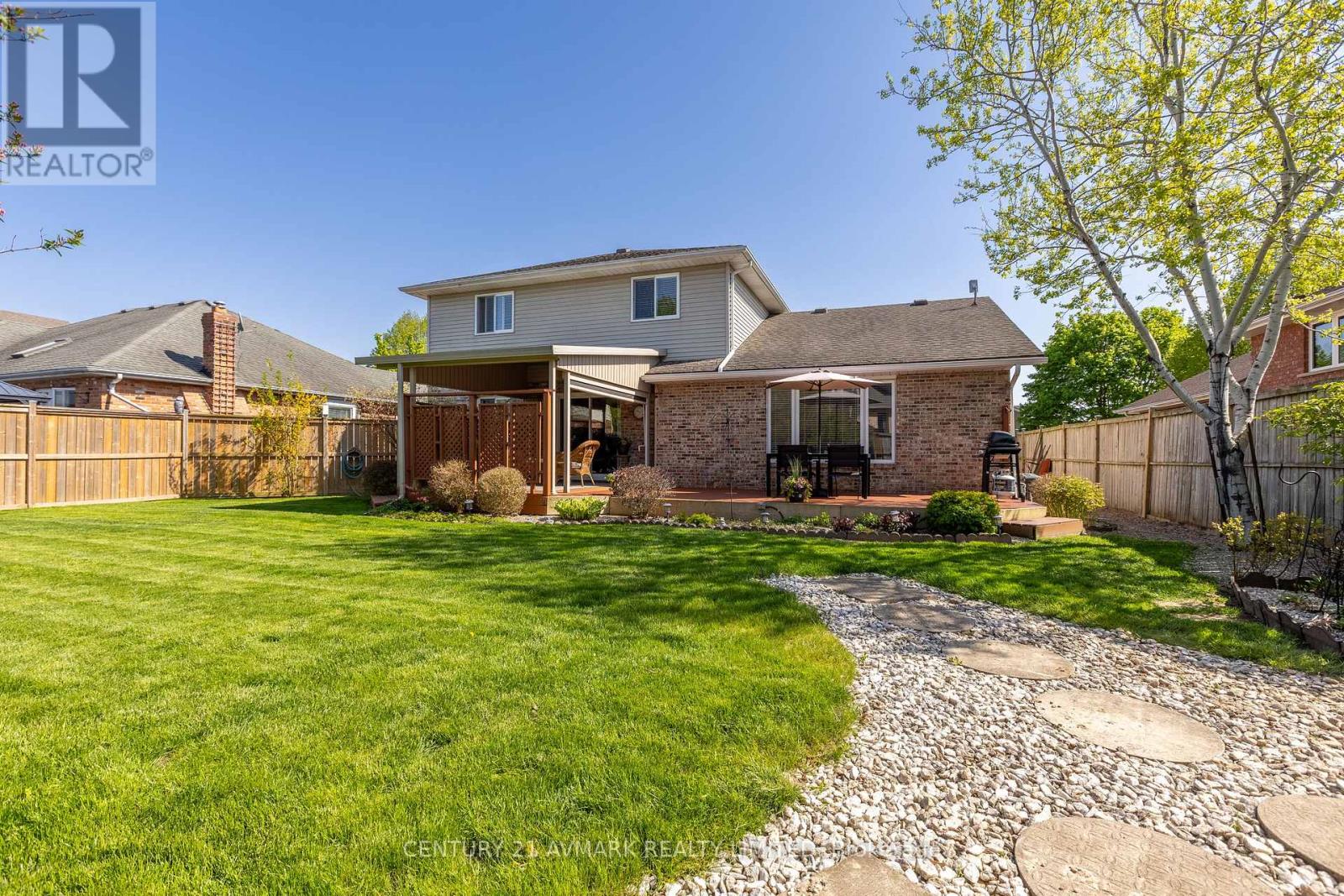 154 Michael Drive, Welland, Ontario  L3C 7B7 - Photo 8 - X12360285