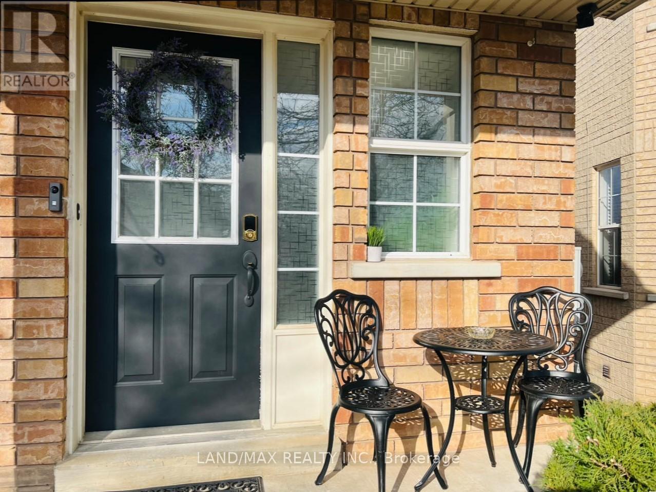 50 Charleswood Circle, Brampton (Fletcher's Meadow), Ontario  L7A 1Z2 - Photo 2 - W12360249