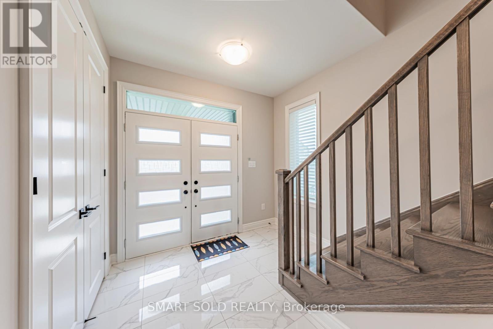 Property at 5 ERIN RIDGE COURT image 4