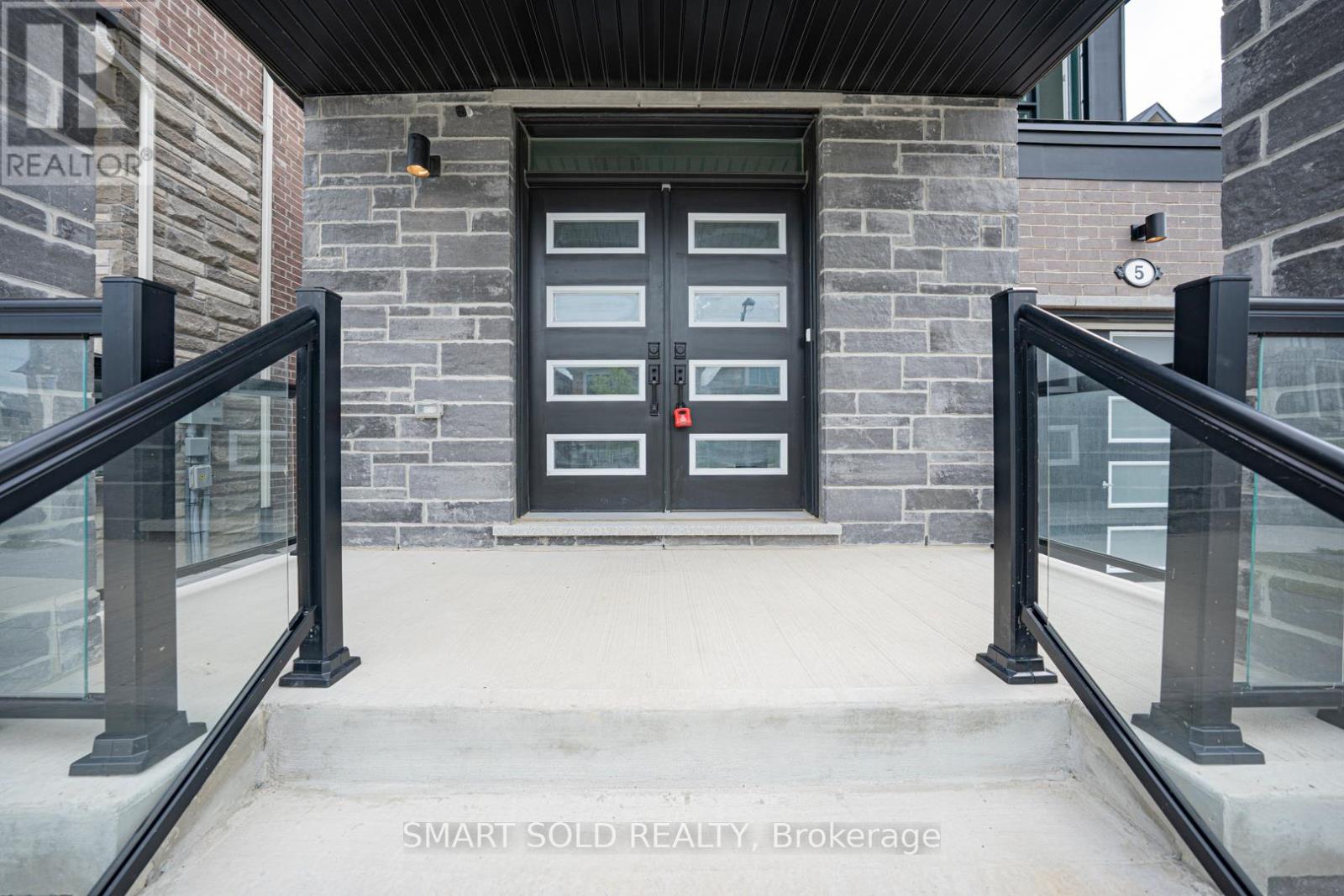 Property at 5 ERIN RIDGE COURT image 3