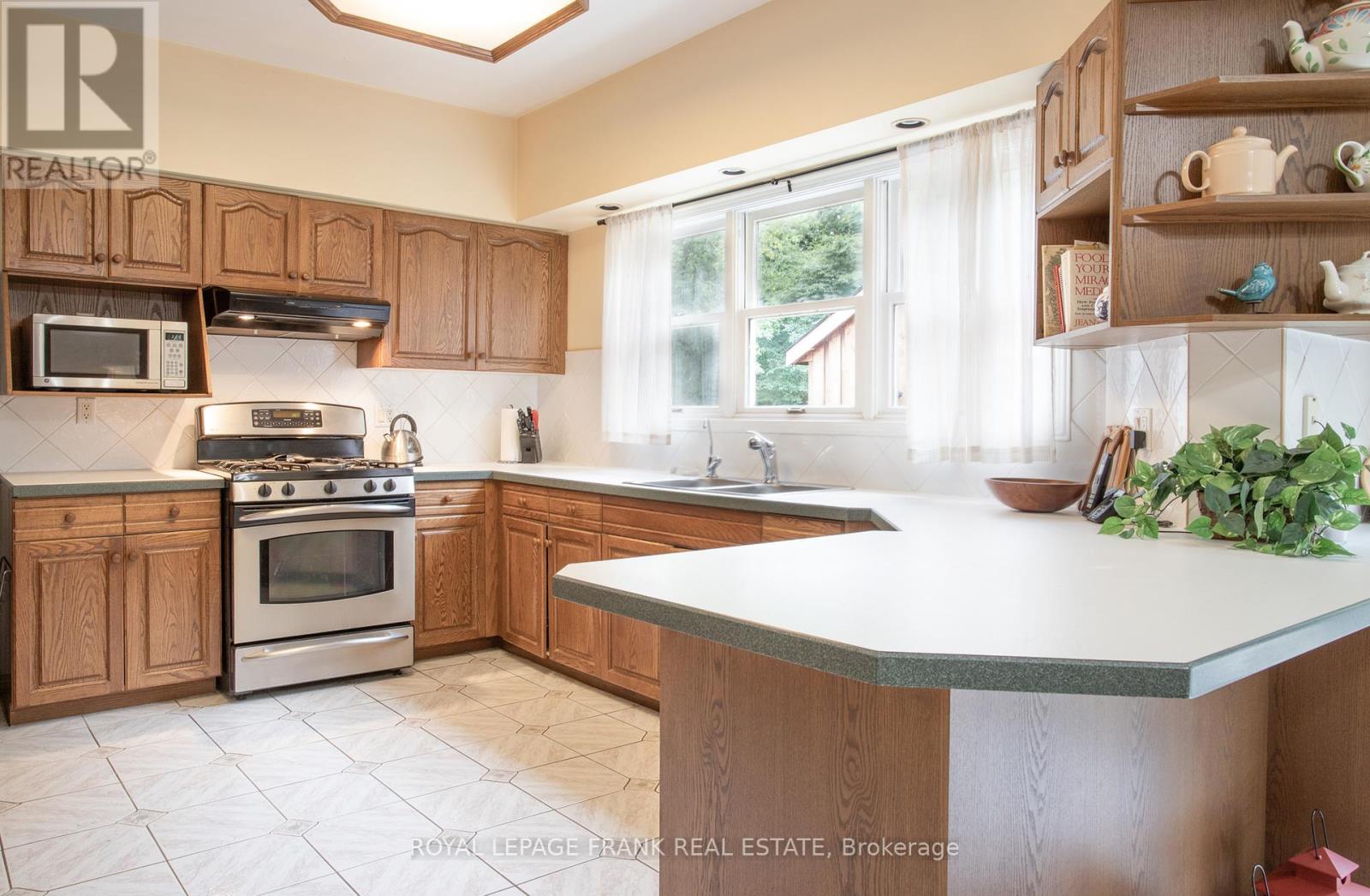 61 Allayden Drive, Whitby, Ontario  L1P 1L5 - Photo 10 - E12360349