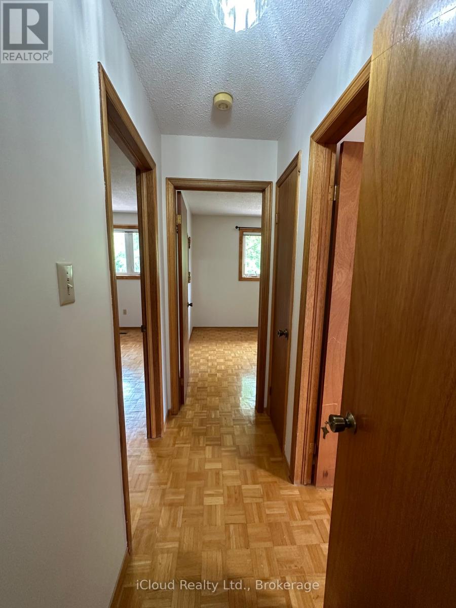 118 Antigua Road, Mississauga, Ontario  L5B 2T6 - Photo 17 - W12360278