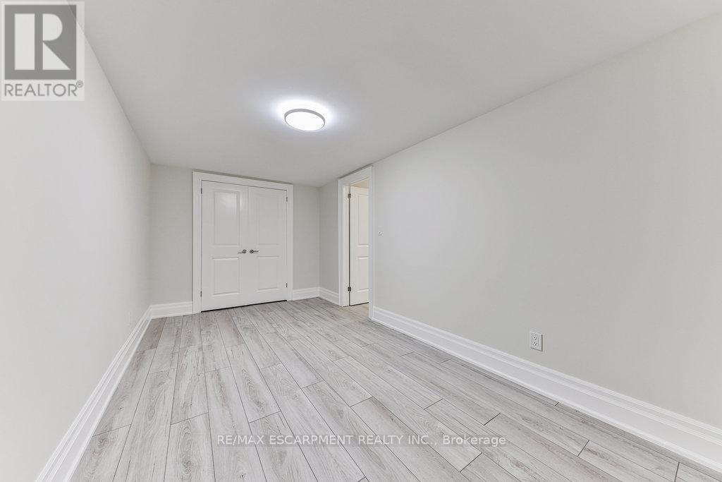 34b Pine Avenue N, Mississauga, Ontario  L5H 2P8 - Photo 30 - W12360290