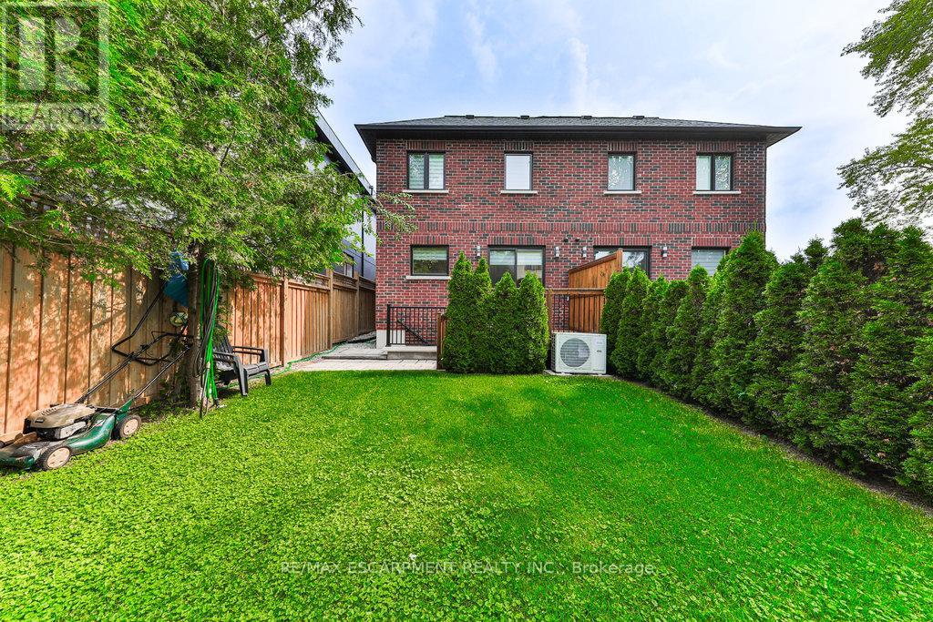 34b Pine Avenue N, Mississauga, Ontario  L5H 2P8 - Photo 31 - W12360290