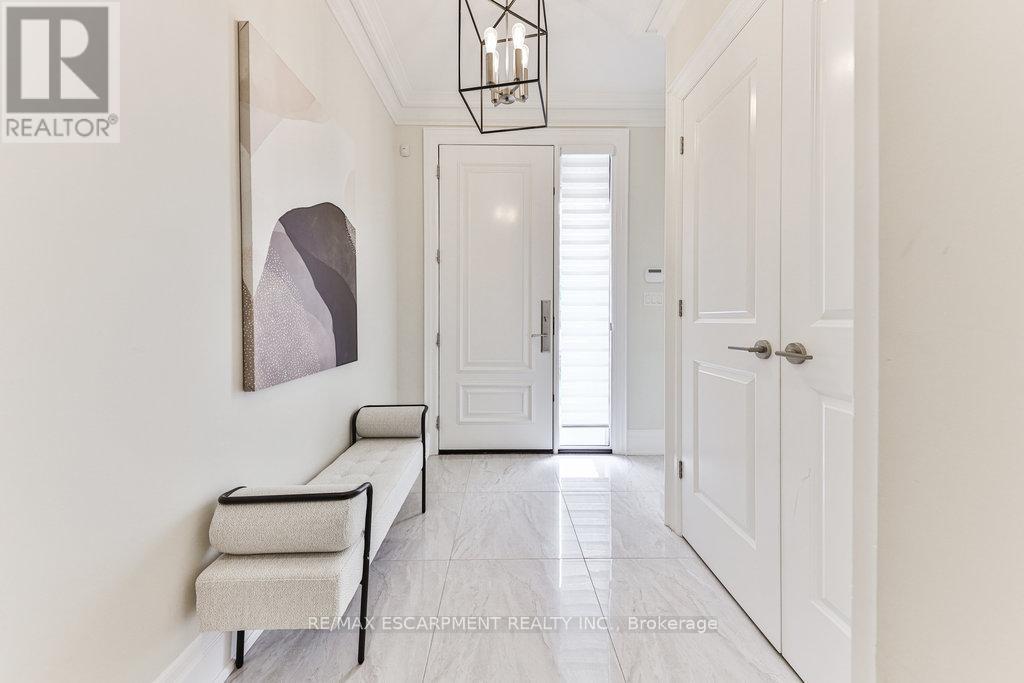 Property at 34B PINE AVENUE N image 4