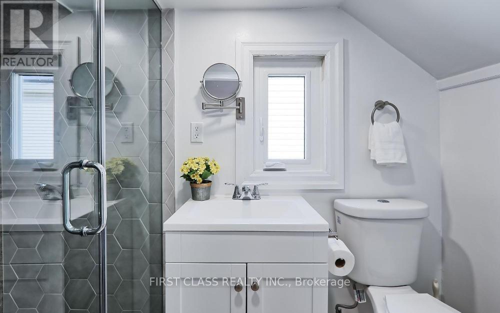 63 Guthrie Avenue, Toronto, Ontario  M8Y 3L2 - Photo 12 - W12360325
