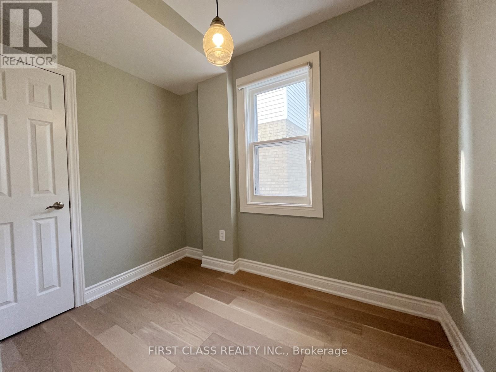 63 Guthrie Avenue, Toronto, Ontario  M8Y 3L2 - Photo 7 - W12360325