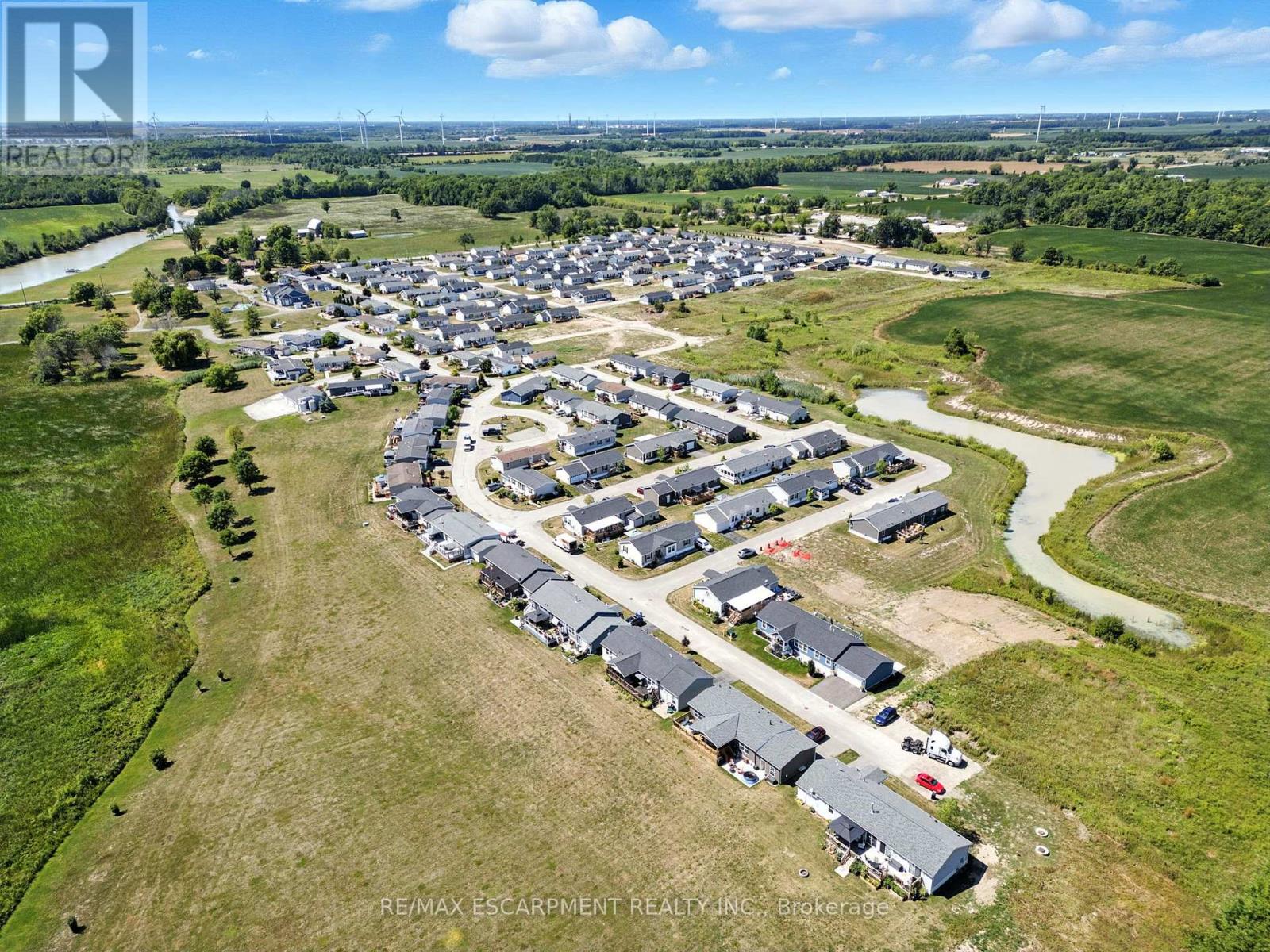 55 Riverbend Crescent, Haldimand (Nanticoke), Ontario  N0A 1L0 - Photo 8 - X12360301