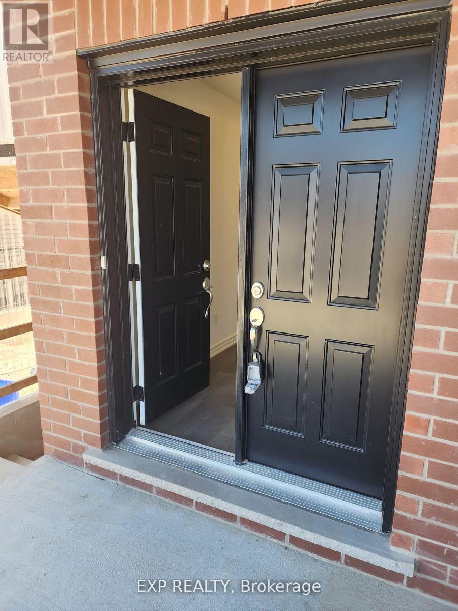 33 Autumn Avenue, Thorold, Ontario  L2V 0H2 - Photo 2 - X12360318