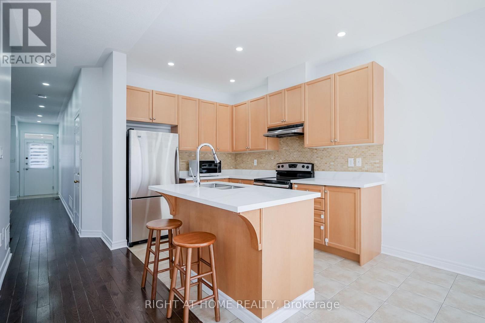74 Amos Lehman Way, Whitchurch-Stouffville, Ontario  L4A 0L3 - Photo 15 - N12360368