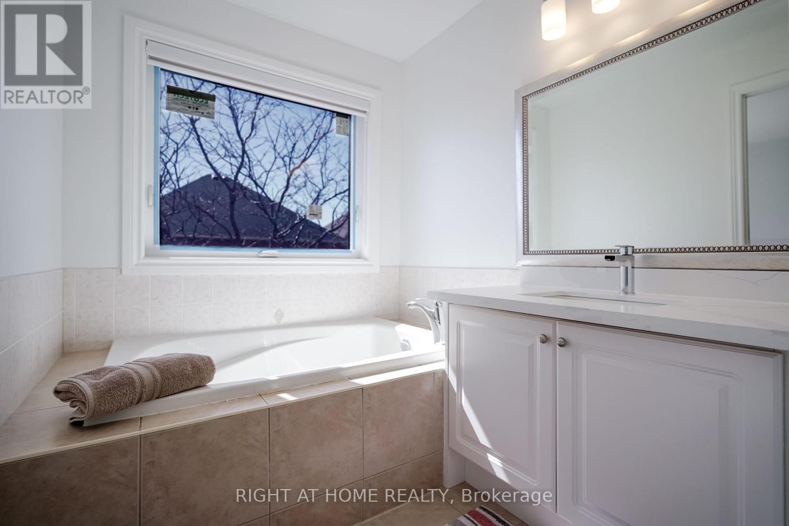 74 Amos Lehman Way, Whitchurch-Stouffville, Ontario  L4A 0L3 - Photo 27 - N12360368