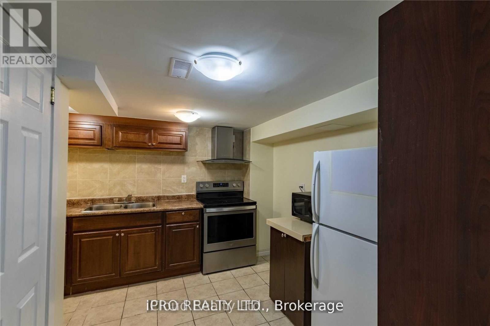 Bsmt - 3856 Passway Road, Mississauga, Ontario  L5N 8N8 - Photo 11 - W12360345
