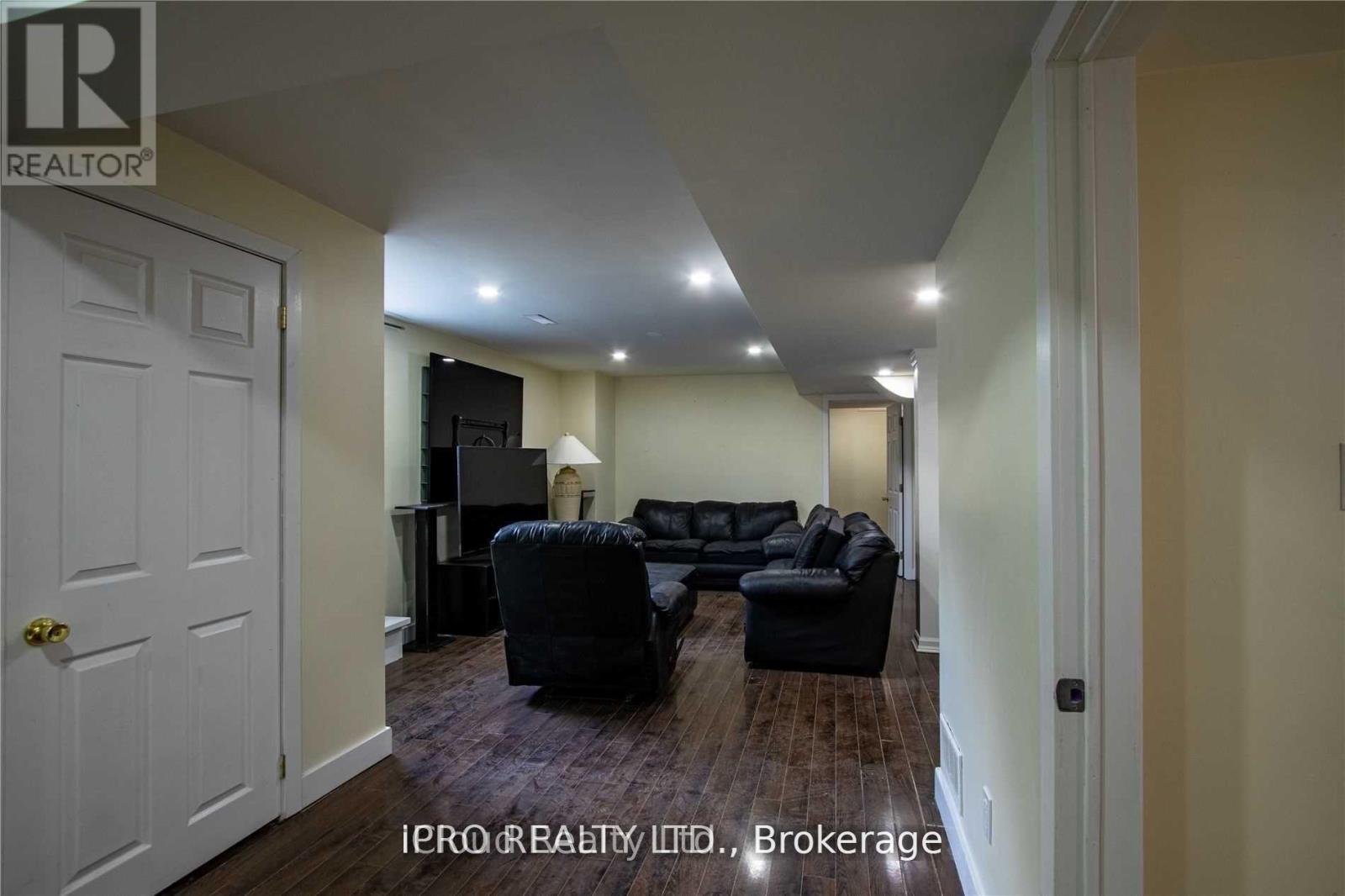 Bsmt - 3856 Passway Road, Mississauga, Ontario  L5N 8N8 - Photo 8 - W12360345