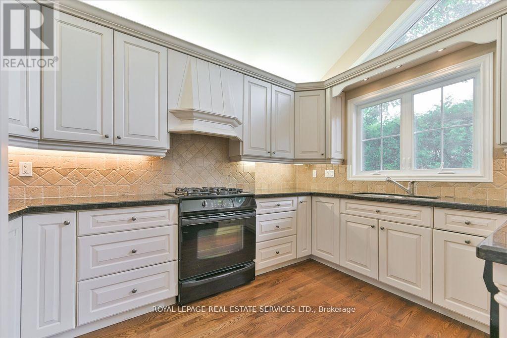 62 Princess Margaret Boulevard, Toronto, Ontario  M9A 2A2 - Photo 11 - W12360357