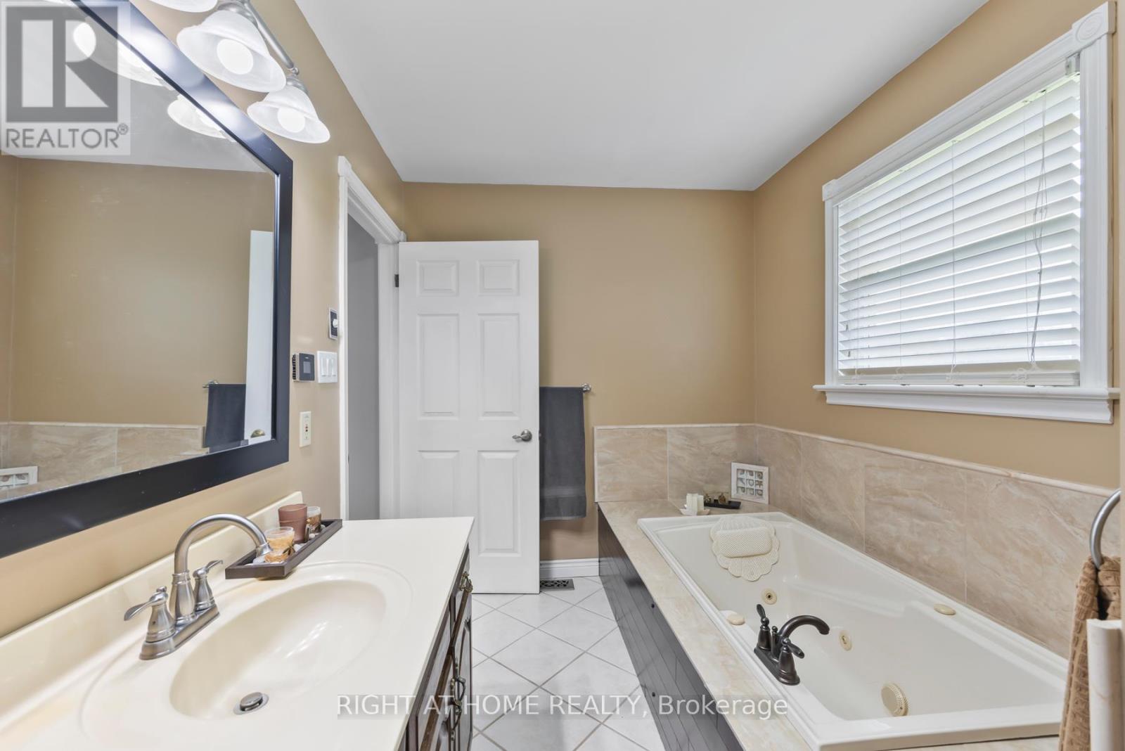 7349 County Rd 2 Road, Greater Napanee, Ontario  K7R 3K6 - Photo 38 - X12360356