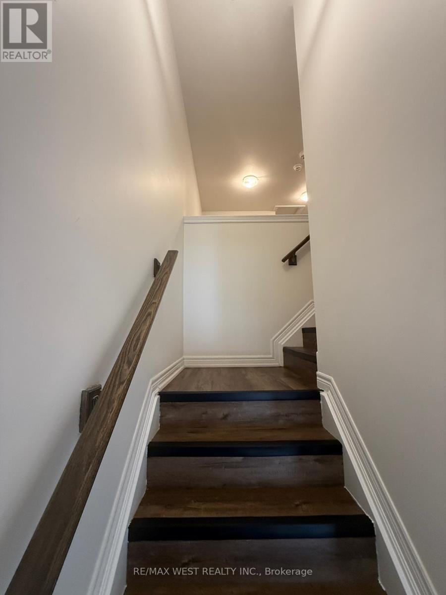 140 Monarch Street, Welland, Ontario  L3C 0G6 - Photo 13 - X12360373