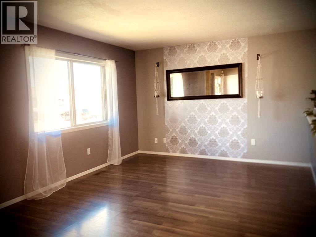 Property at 4417B 47A Avenue image 4