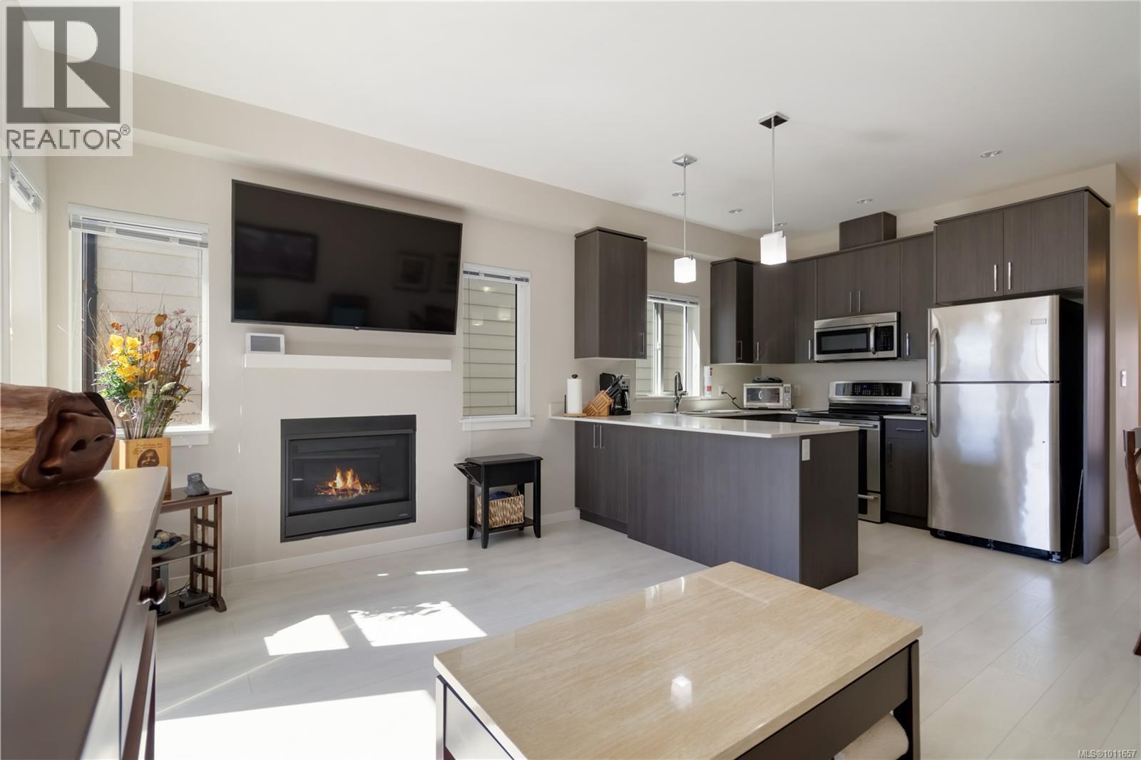 Property at 913 Fulmar Rise image 3